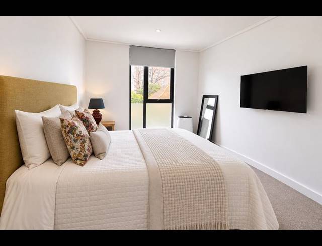2 BEDROOM APARTMENT FOR SALE IN RONDEBOSCH